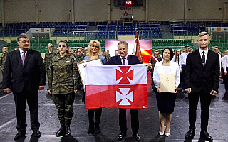 Elbląskie technikum otrzymało imię Flagi Polskiej. Inspiracją był przedwojenny sztandar z konsulu w norweskim Stavanger